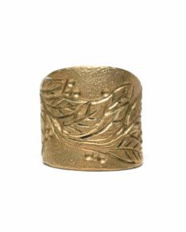 Laurel ring in solid brass with leaf and berry motif.